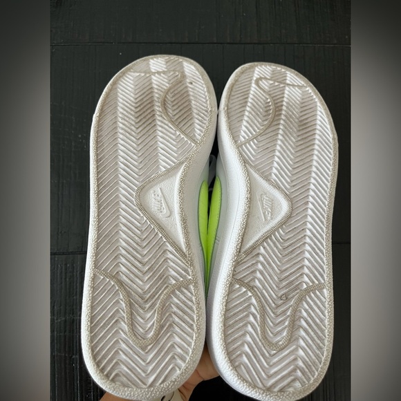 Like New Nike Court Royale White Barely Volt Neon‎ Yellow Green Swoosh Size 9.5 - Picture 6 of 8
